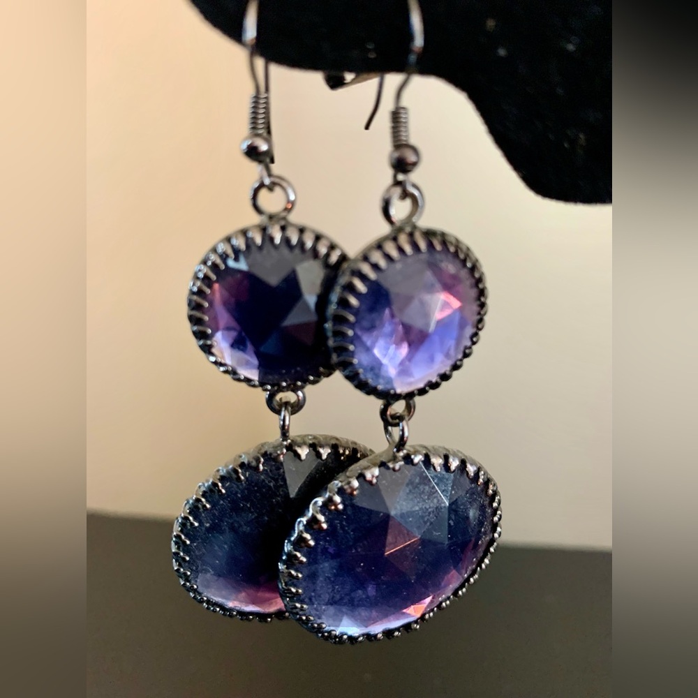 Set of Six Pairs of Elegant Assorted Earrings🩷.No missing rhinestones or beads. - Picture 2 of 7